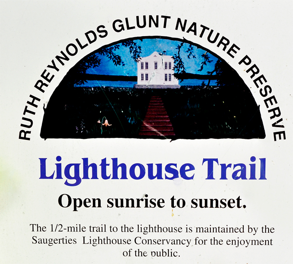 Saugerties Lighthouse trail sign